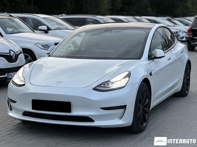 Tesla Model 3 2020 doar la InterAuto