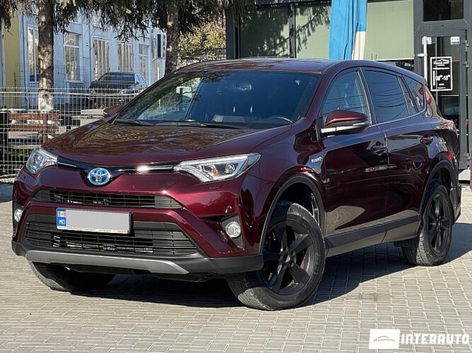 Toyota Rav-4 2016 doar la InterAuto