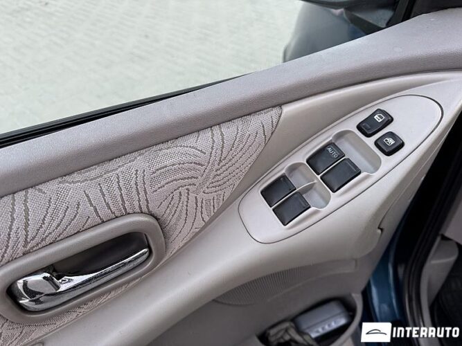 Nissan Almera Tino 39 nissan Almera Tino 2001