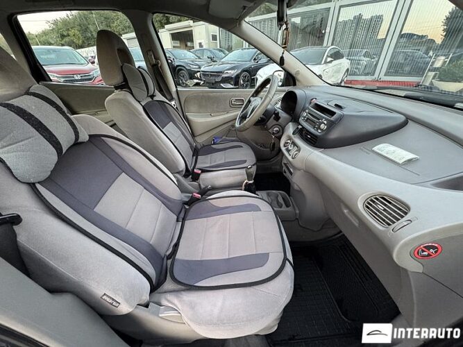 Nissan Almera Tino 48 nissan Almera Tino 2001