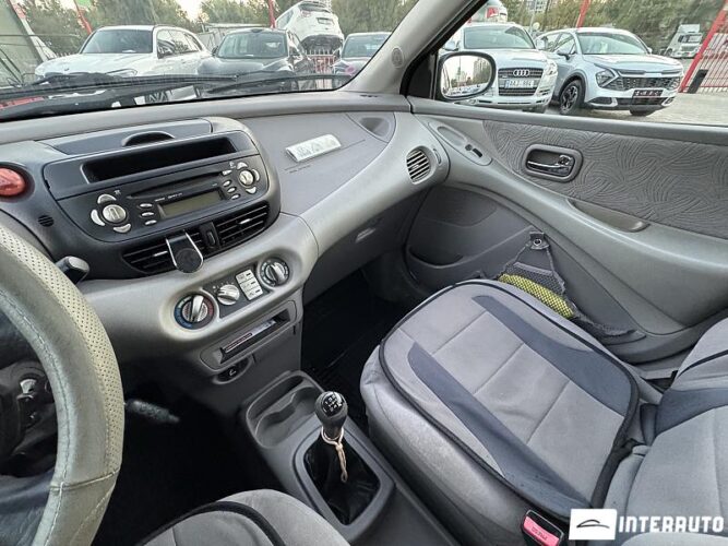 Nissan Almera Tino 47 nissan Almera Tino 2001