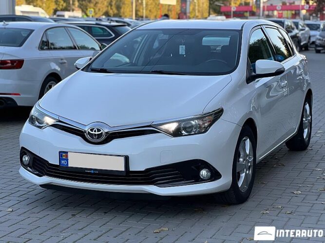 Toyota Auris 2015 doar la InterAuto