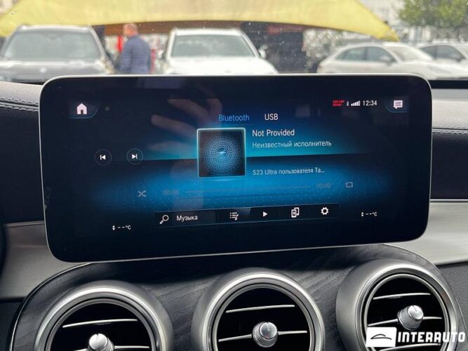 Mercedes GLC 220d 38 mercedes GLC 220d 2020