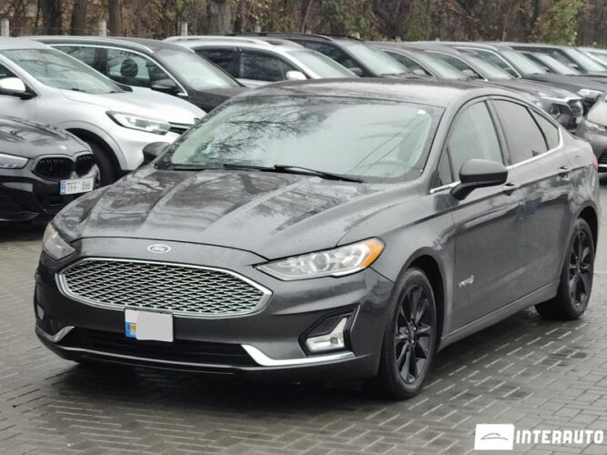 Ford Fusion 2018 doar la InterAuto