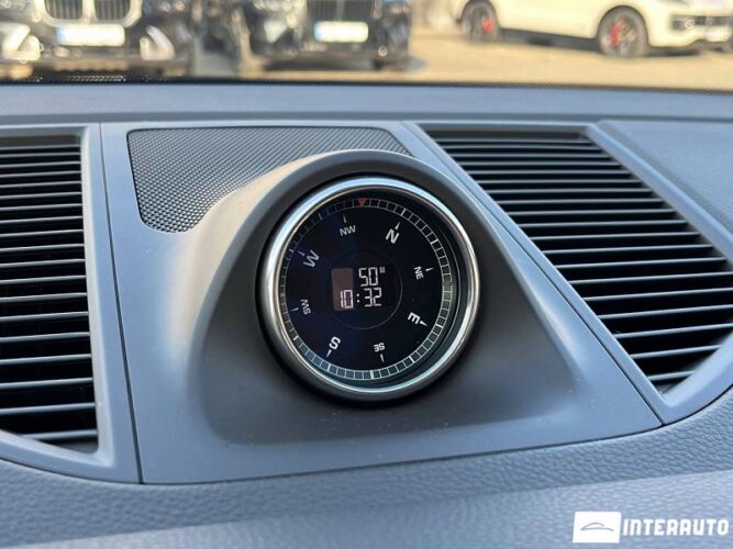 Porsche Macan 37 porsche Macan 2020