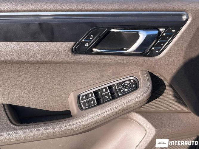 Porsche Macan 34 porsche Macan 2020