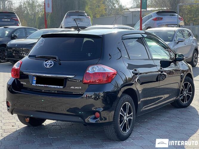 toyota Auris 2011