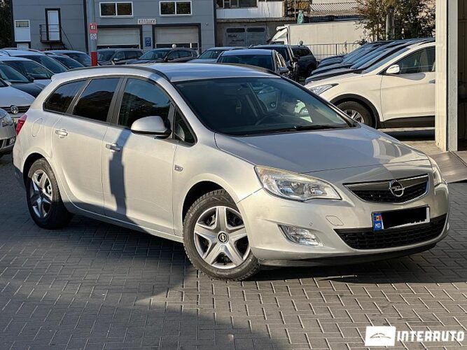 opel Astra 2012