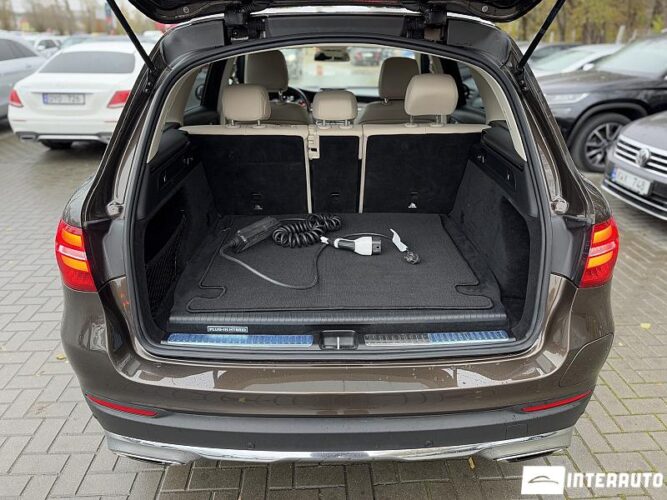 Mercedes GLC 350e 36 mercedes GLC 350e 2018