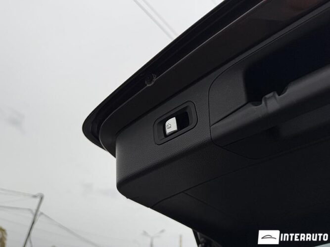 Mercedes GLC 350e 37 mercedes GLC 350e 2018