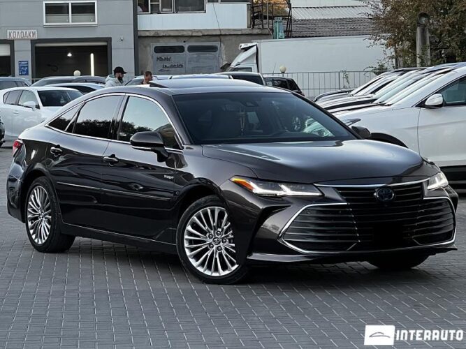 Toyota Avalon 2020 doar la InterAuto