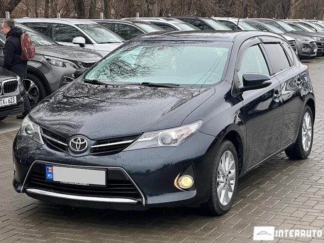 Toyota Auris 2013 doar la InterAuto