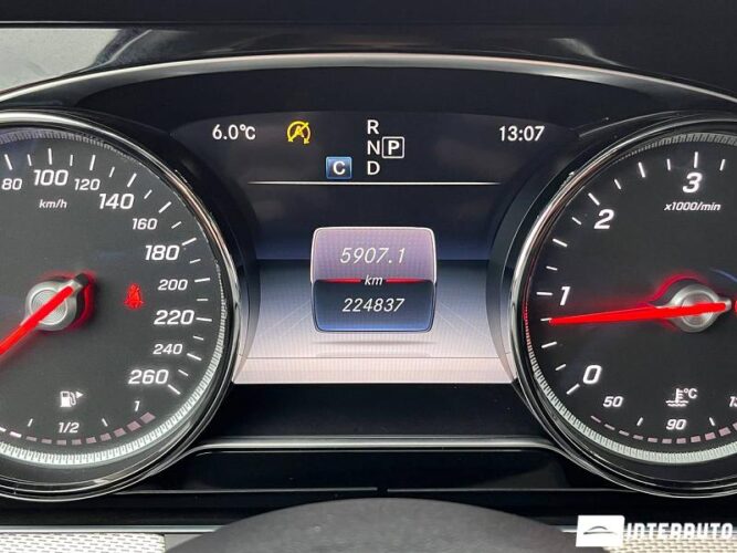 Mercedes E 220 39 mercedes E 220 2017