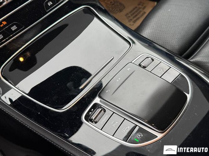 Mercedes E 200 47 mercedes E 200 2021