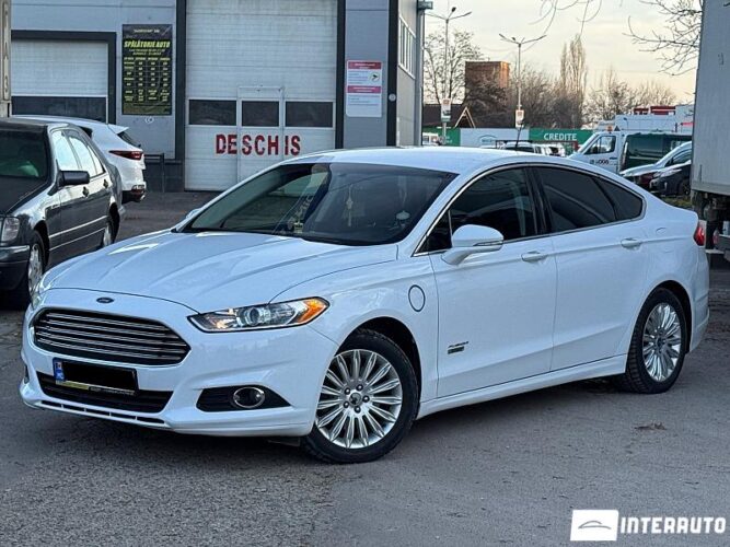 Ford Fusion 2016 doar la InterAuto