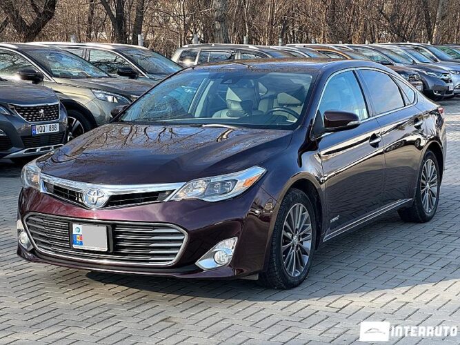 Toyota Avalon 2013 doar la InterAuto