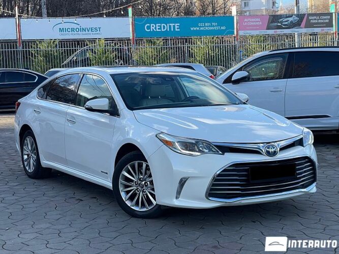 Toyota Avalon 2017 doar la InterAuto