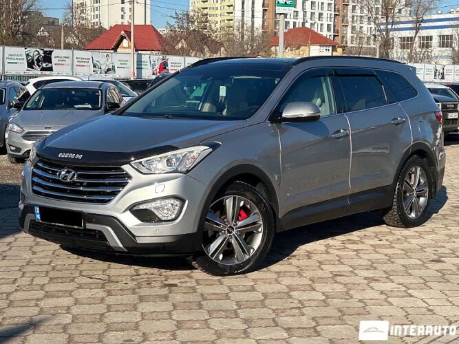 Hyundai Grand Santa Fe 2014 doar la InterAuto
