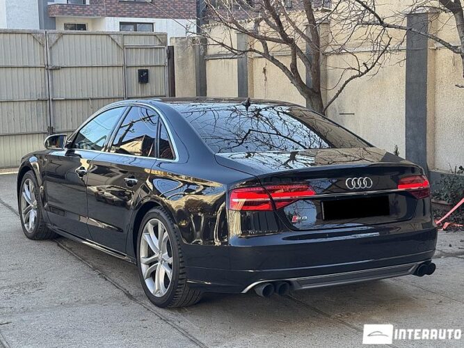 audi S8 2015