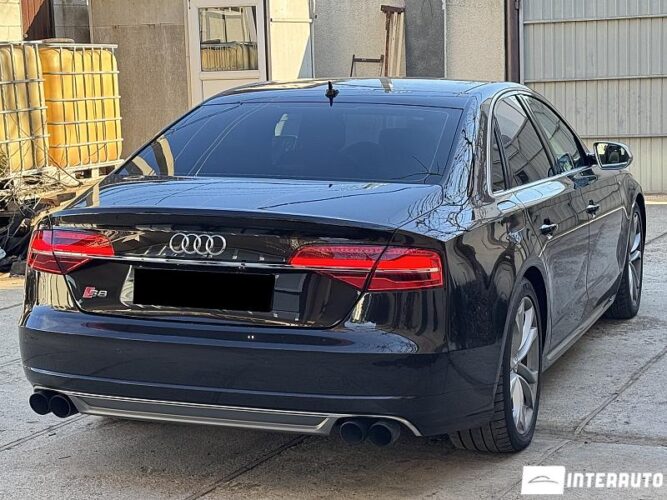 audi S8 2015