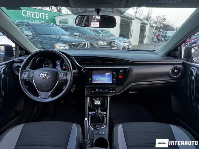 toyota Auris 2015