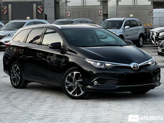 Toyota Auris 2015 doar la InterAuto