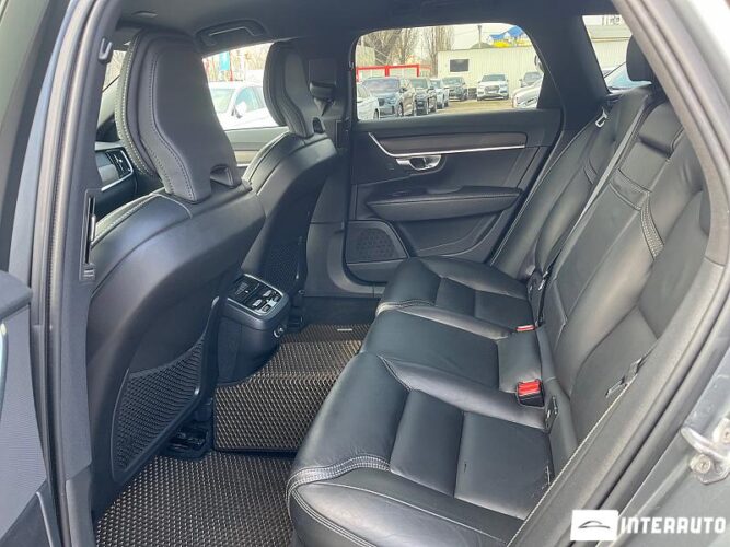 Volvo V 90 Cross Country 44 interauto-car