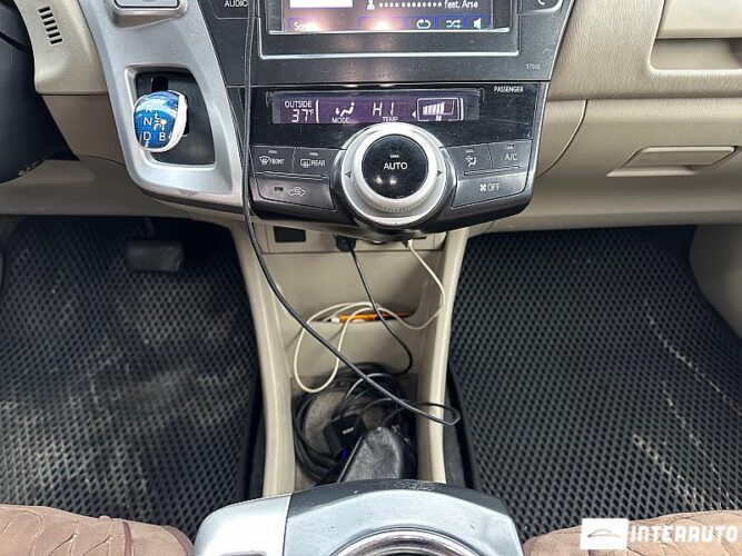 toyota Prius Plus / V 2012