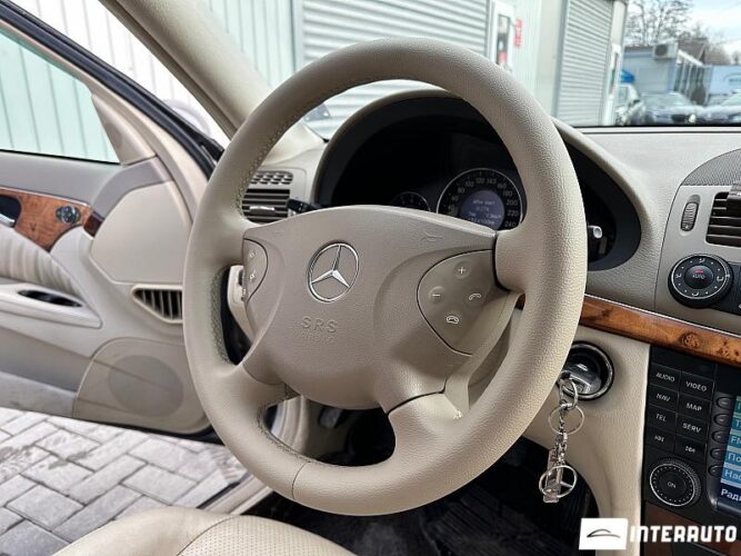 Mercedes E 280 37 mercedes E 280 2005