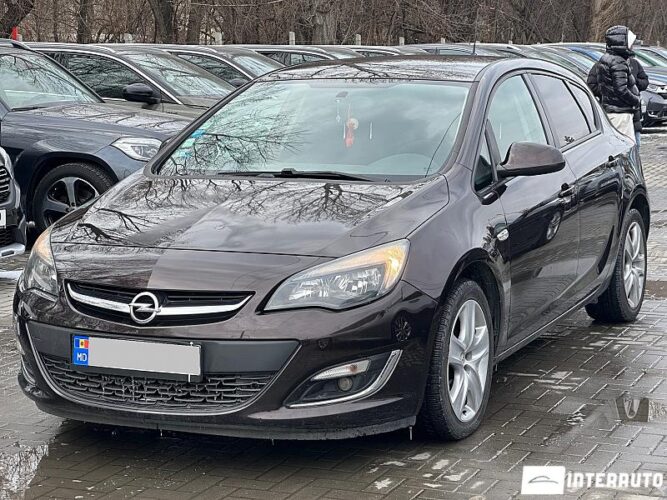 Opel Astra 2013 doar la InterAuto