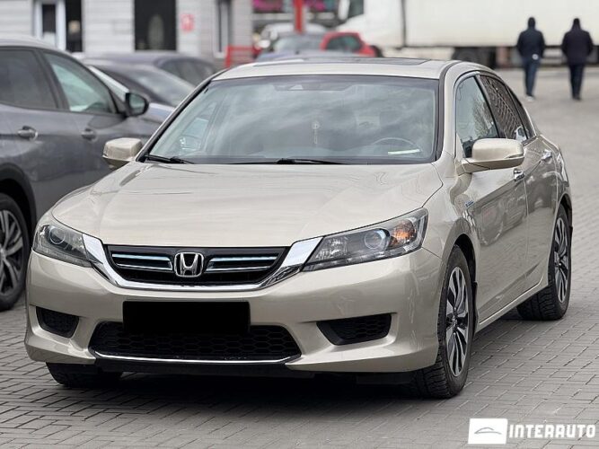 Honda Accord 2015 doar la InterAuto