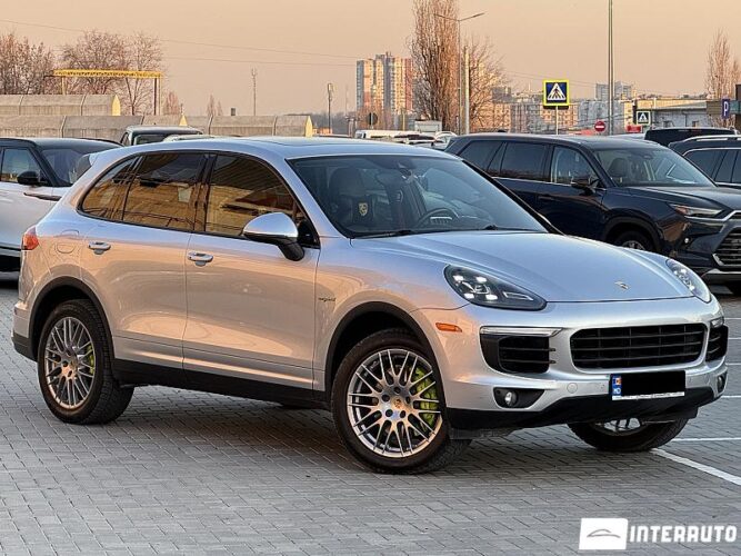 Porsche Cayenne S Hybrid 2014 doar la InterAuto