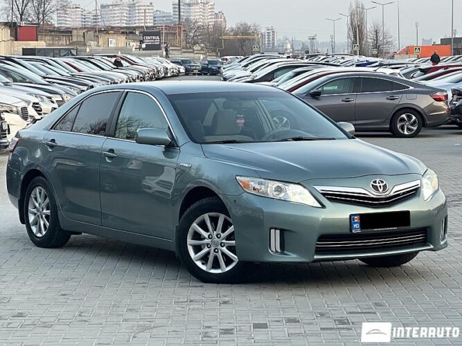Toyota Camry 2011 doar la InterAuto