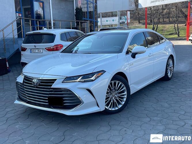 Toyota Avalon 2019 doar la InterAuto
