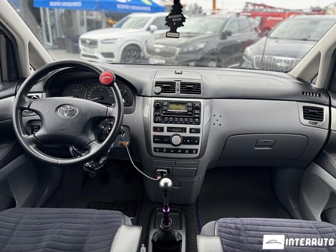 toyota Avensis Verso 2003