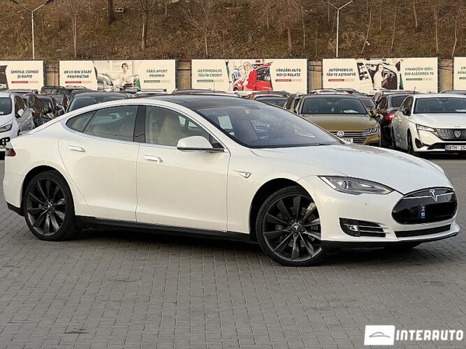 Tesla Model S 2014 doar la InterAuto