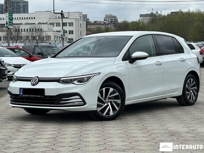 Volkswagen Golf eHybrid 2021 doar la InterAuto