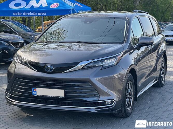 Toyota Sienna 2021 doar la InterAuto