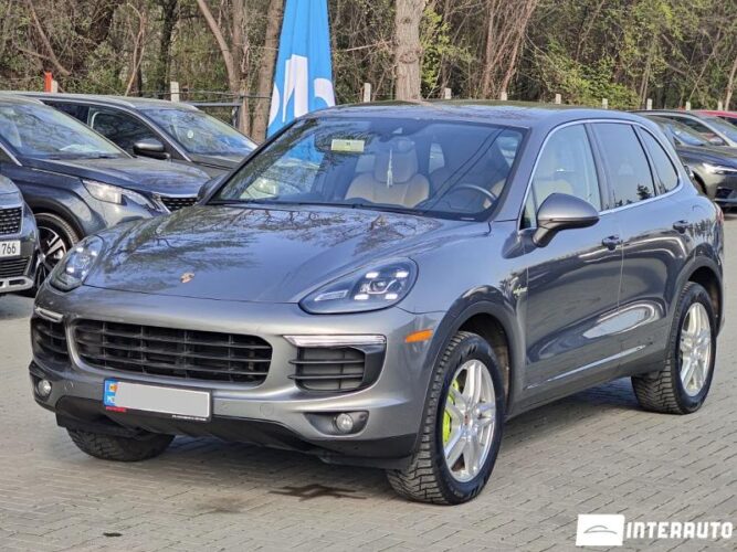 Porsche Cayenne S Hybrid 2016 doar la InterAuto
