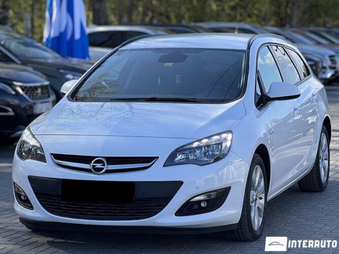 Opel Astra 2015 doar la InterAuto