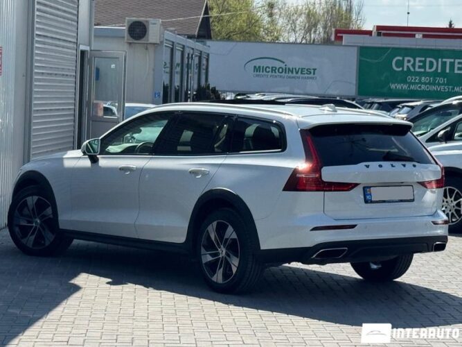 Volvo V 60 Cross Country 33 interauto-car