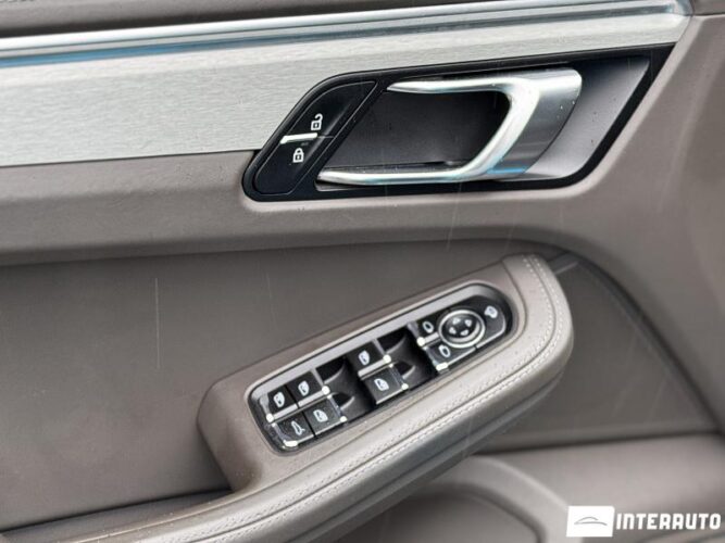 Porsche Macan 39 porsche Macan 2019