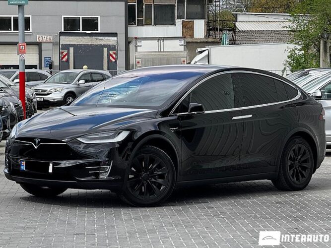 Tesla Model X 2020 doar la InterAuto