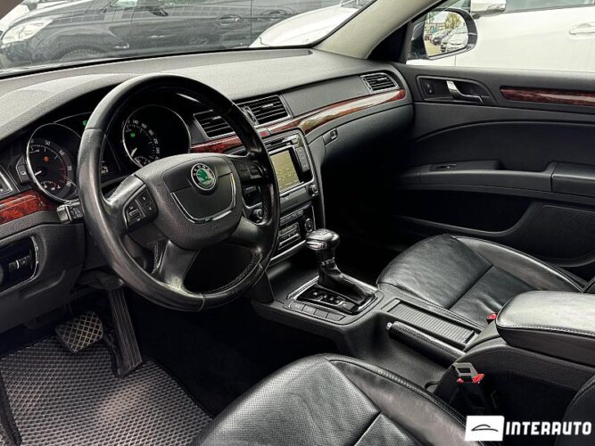 Skoda Superb 32 skoda Superb 2011