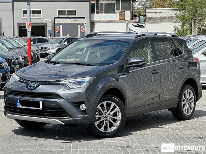 Toyota Rav-4 2017 doar la InterAuto