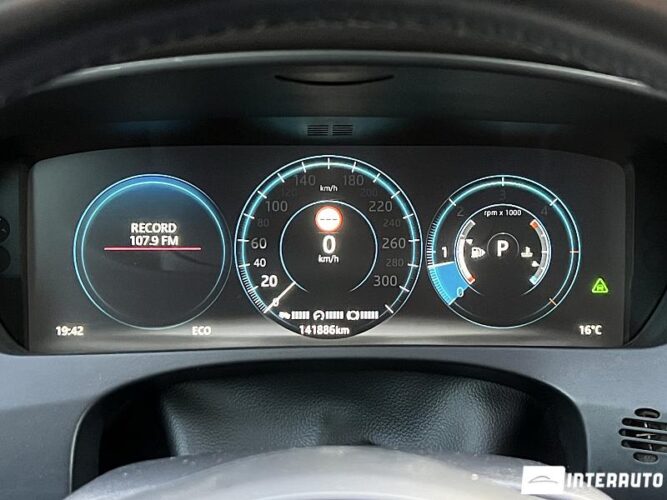 Jaguar F-Pace 52 jaguar F-Pace 2016