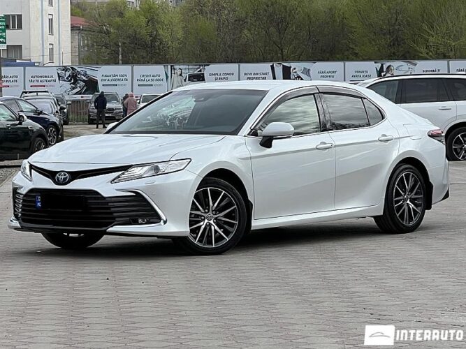 Toyota Camry 2022 doar la InterAuto
