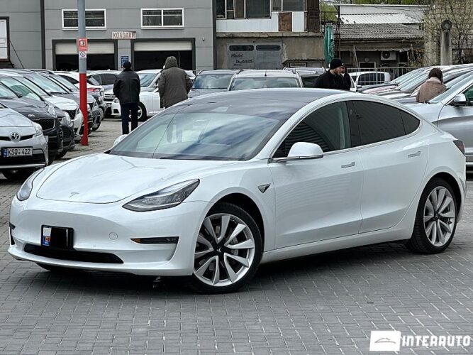 Tesla Model 3 2019 doar la InterAuto