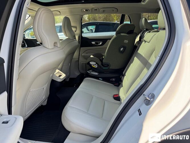 Volvo V 60 Cross Country 37 interauto-car