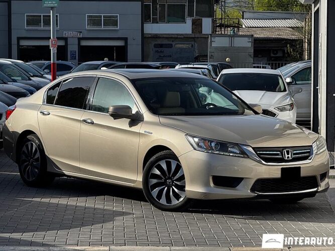 Honda Accord 2015 doar la InterAuto